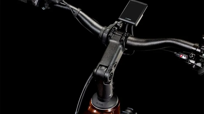 Cube Touring Hybrid Pro 625 2025 in Red-2